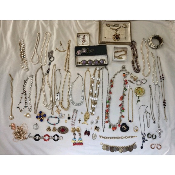 Estate Jewelry - huge vintage estate jewelry lot